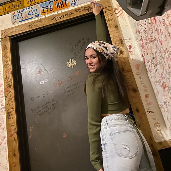 Meet your Posher, Kacie - Picture 1 of 3